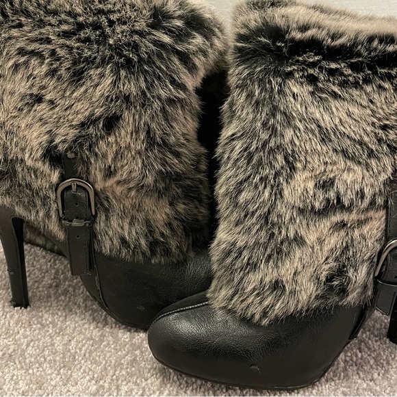 Women’s Faux Fur Heeled Knee High Boots - Size 6.5 - Picture 3 of 4